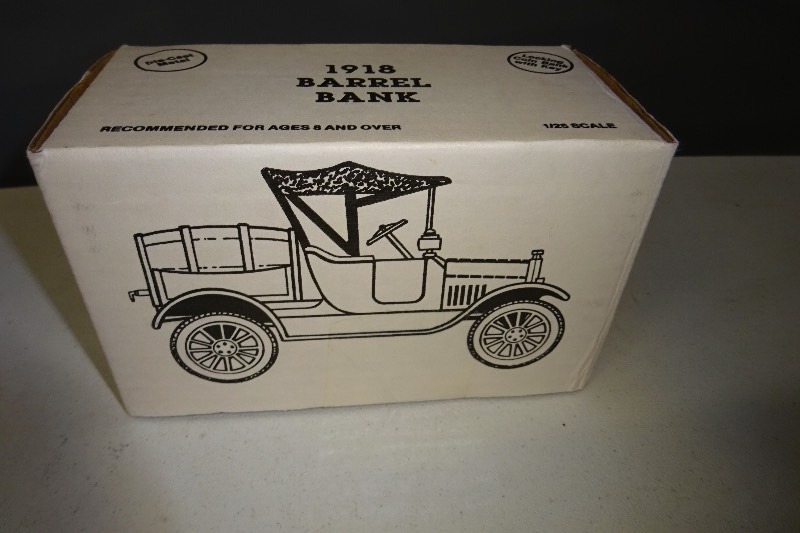 lot 54 image: Ertl 1918 Barrel Bank  JC Pennys
