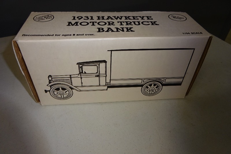 lot 61 image: Ertl 1931 Hawkeye Motor Truck