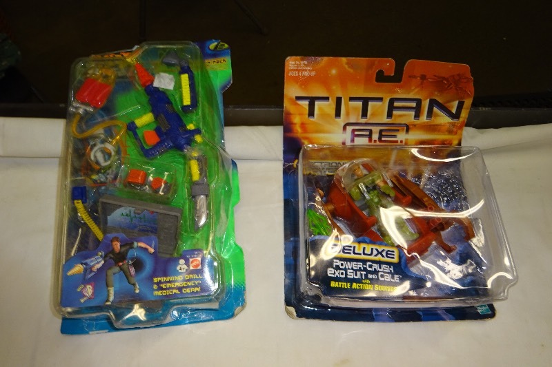 lot 77 image: Max Steel n Trek adventure pack emergency New