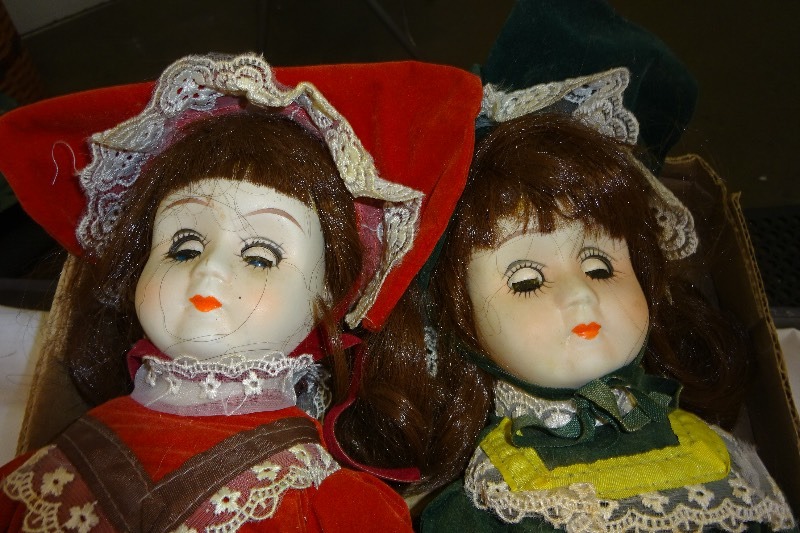 lot 86 image: 2 Ceramic dolls
