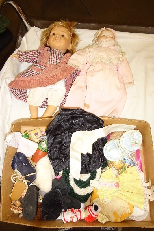 lot 92 image: 2 Ceramic dolls