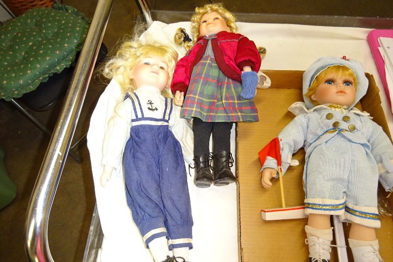 lot 94 image: 3 ceramic dolls