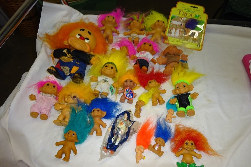 lot 100 image: Variety of trolls