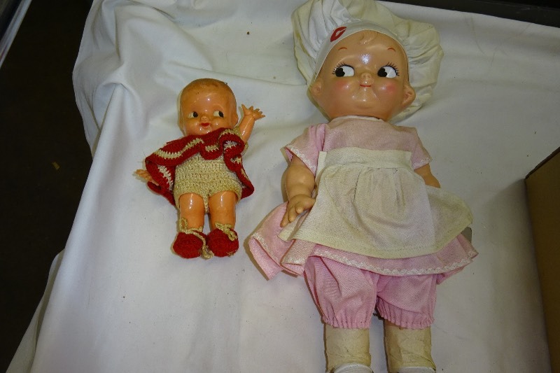 lot 103 image: 2 cuppie dolls