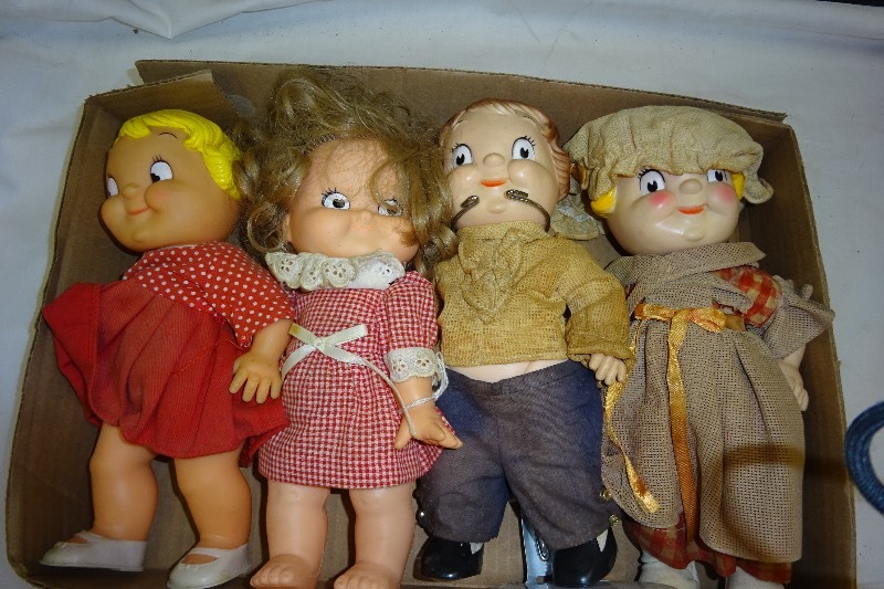 lot 106 image: Campbell dolls
