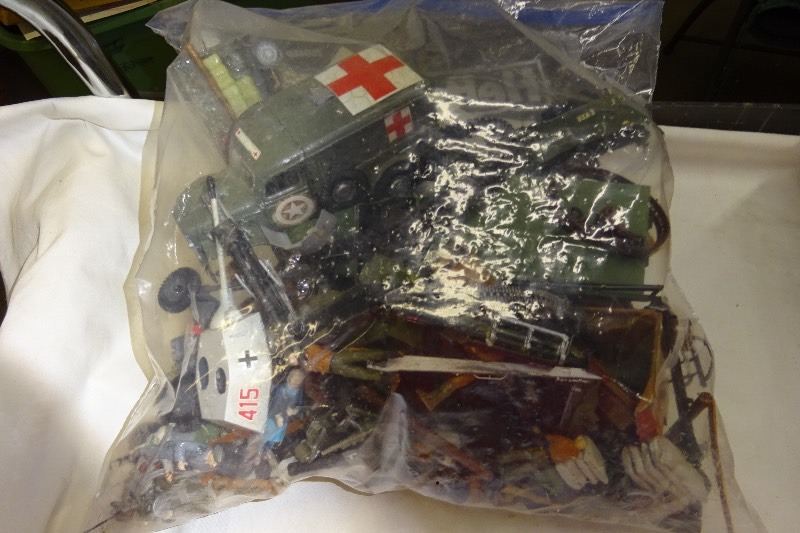 lot 113 image: Army Men