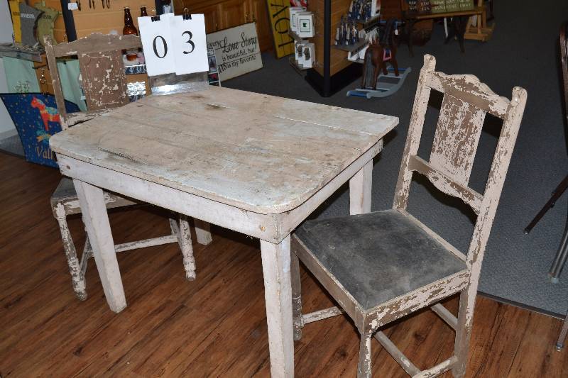 lot 3 image: Rustic Table and chairs