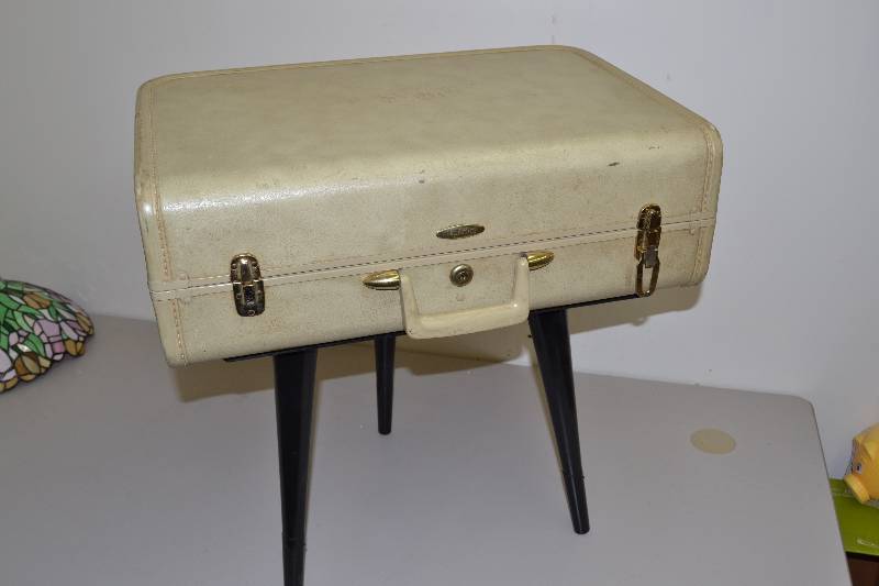 lot 6 image: Suitcase table