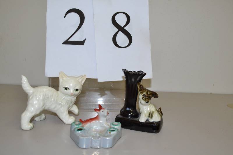 lot 28 image: Vintage figurines