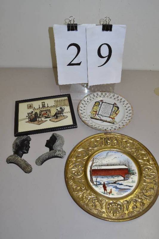 lot 29 image: Wall decorations