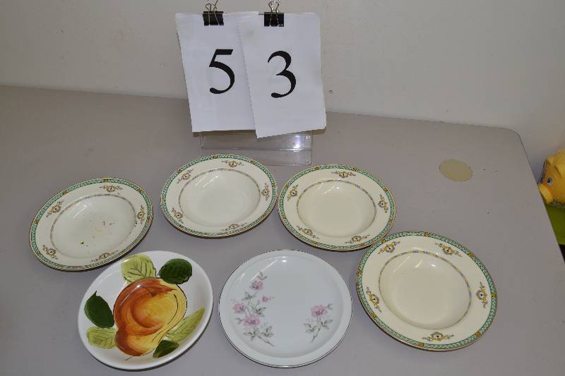 lot 53 image: Vintage items