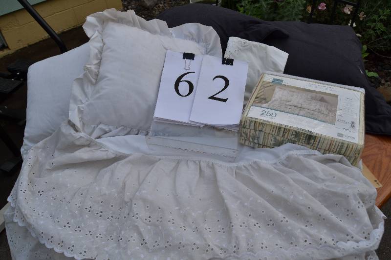 lot 62 image: Full size bedding