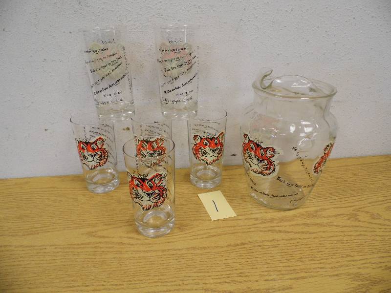 Tiger Pitcher w Glasses