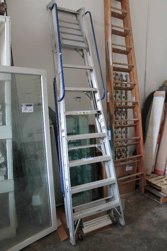 lot 13 image: Metal Ladder 8 Ft Model AP5008-T 300lbs Load Capacity.