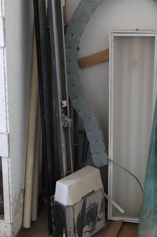 lot 17 image: Corner Lot Including Fluroescent Light Fixture Cold Pan And More.