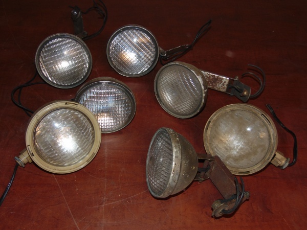 lot 69 image: (7) Small Lights