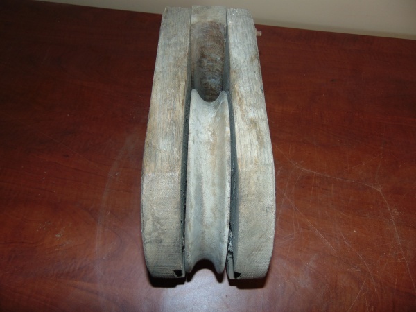 lot 66 image: Vintage Hudson Mix Wood Pulley