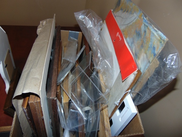 lot 40 image: Misc Frames and Home Decor
