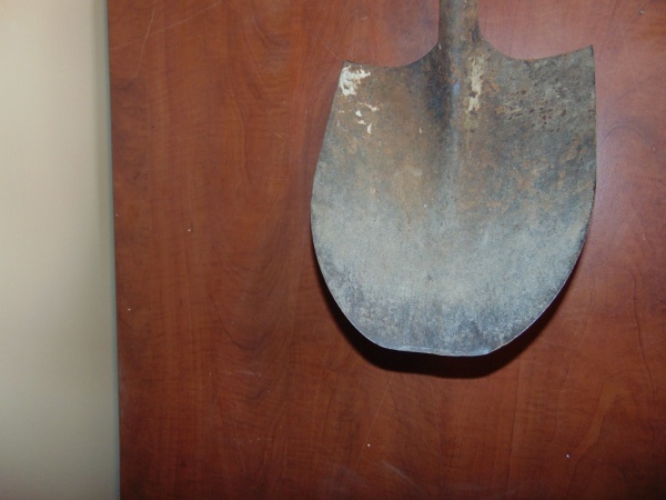 lot 39 image: Small Sand Shovel