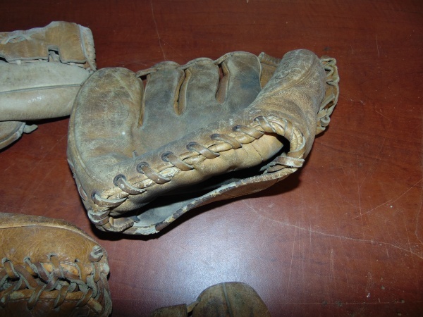 lot 30 image: (4) Vintage Basball Gloves