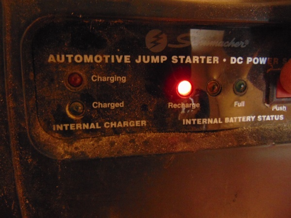 lot 14 image: Automotive Jumper Pack