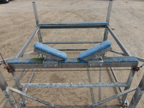 lot 166 image: Floe Single Place Watercraft Lift