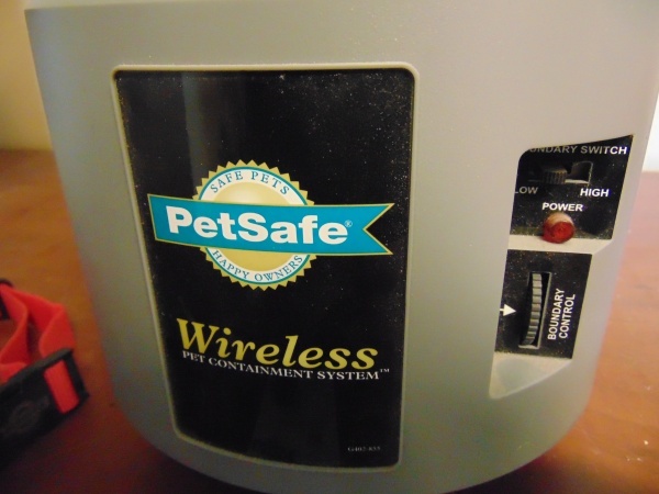 lot 98 image: Pet Safe Wireless Pet Containment System
