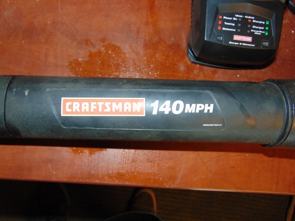 lot 84 image: Craftsman 19.2 Volt String Trimmer and Leaf Blower with Charger