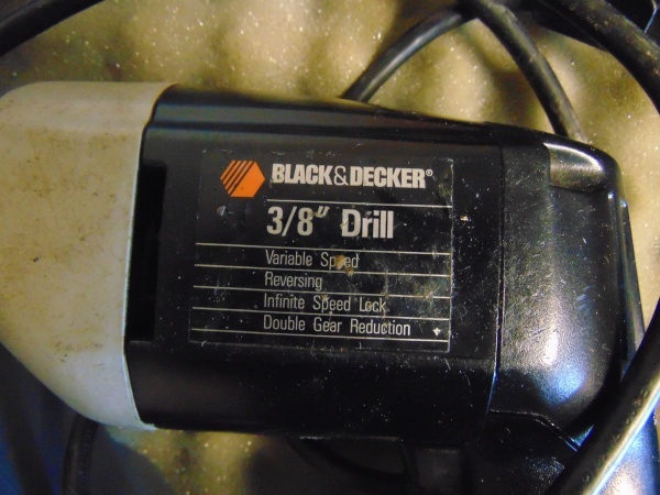 lot 137 image: Black & Decker 38 Drill