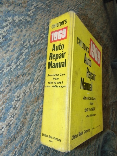lot 171 image: Chiltons 1969 Auto Repair Manual