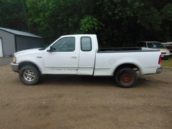 lot 3 image: 1997 Ford F150