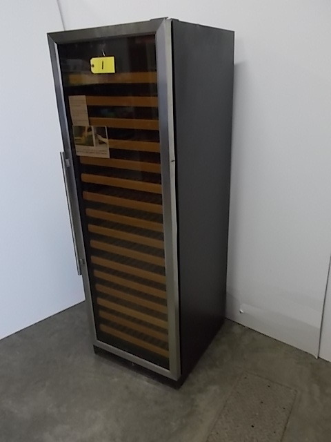 lot 1 image: Wine Refrigerator