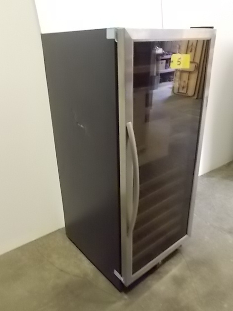 lot 5 image: Wine Refrigerator