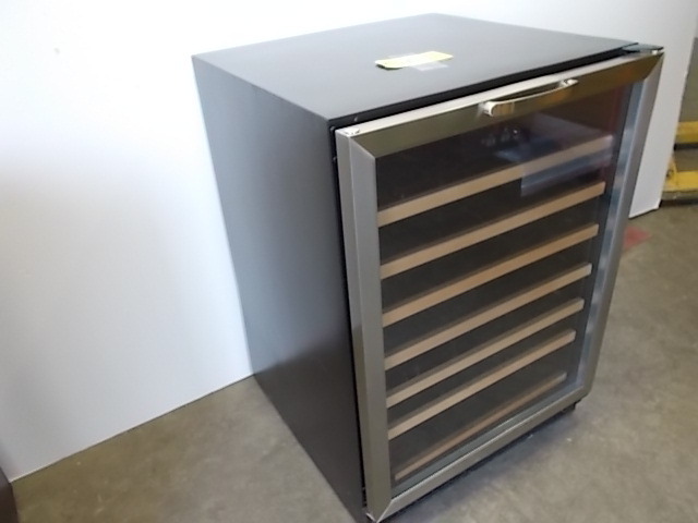 lot 6 image: Wine Refrigerator