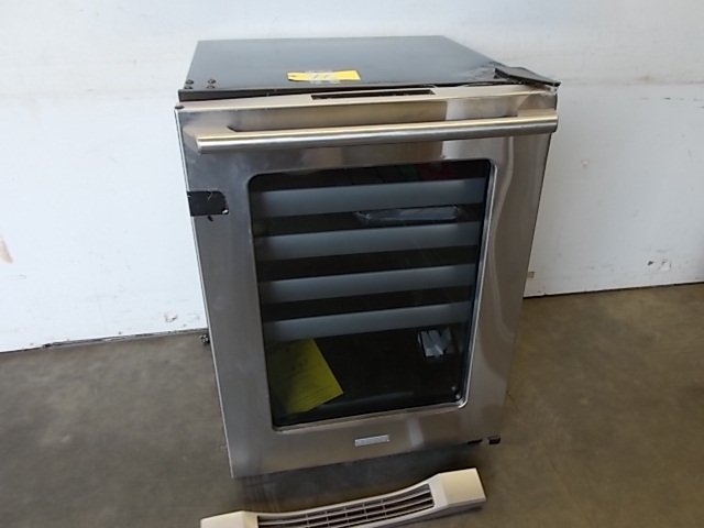 lot 11 image: Wine  Beverage Center