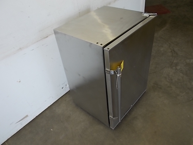 lot 22 image: Outdoor Refrigerator