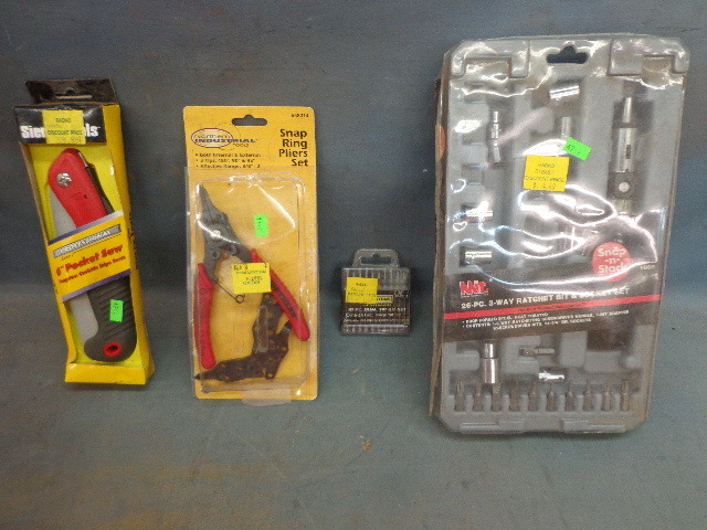 26 Pc 3 Way Ratchet Bit And Socket Set And More