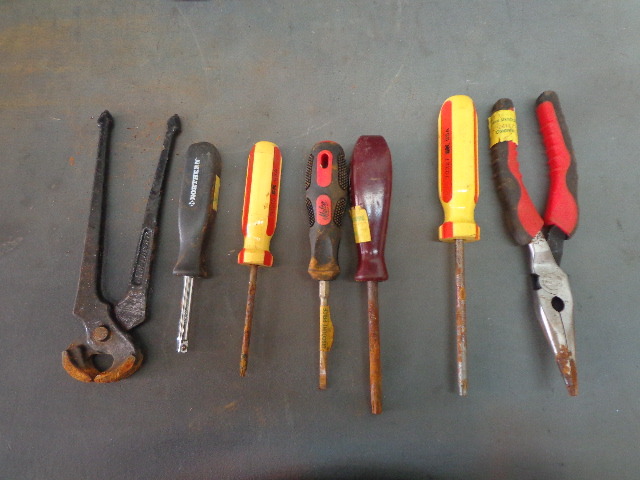 Drill mount, drill bits