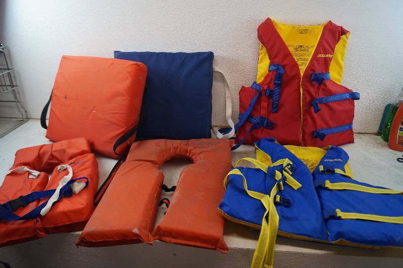 lot 4 image: Life Vests