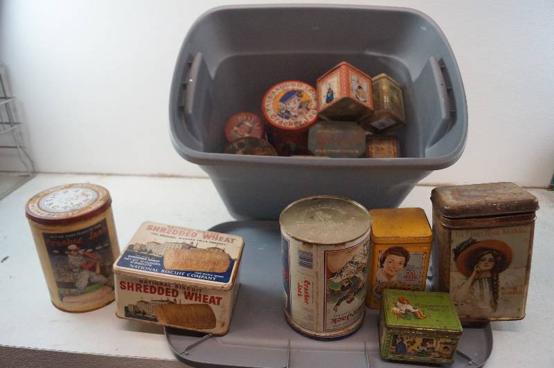 lot 6 image: Food Tins