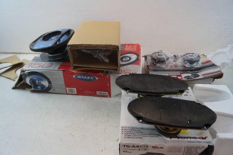 lot 11 image: Car Speakers