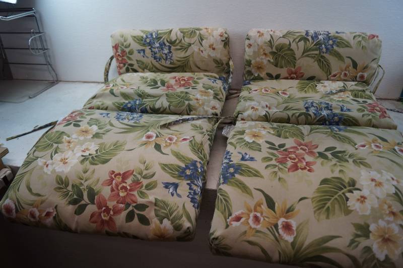 lot 18 image: Chair Cushions