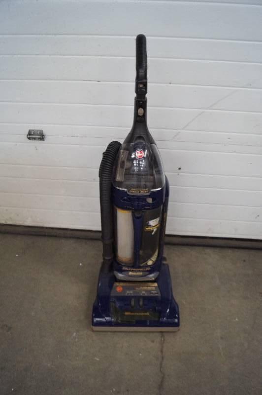 lot 20 image: Vacuum Cleaner