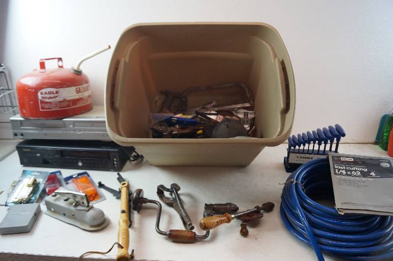 lot 28 image: Tools
