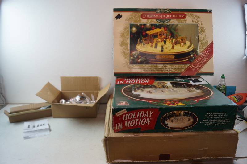lot 31 image: FlatwareChristmas