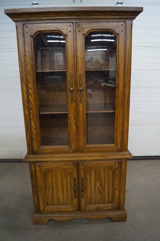 lot 33 image: China Cabinet