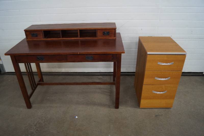 lot 34 image: Study Desk