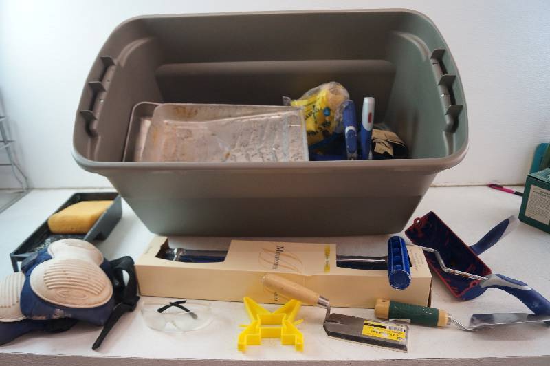 lot 47 image: Painting Tools