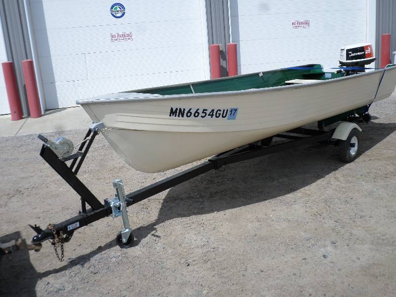 lot 2 image: 1965 Crestliner Model 1700-5 Alumin...