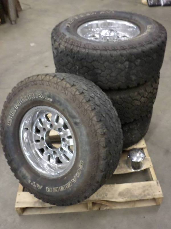 lot 17 image: (4) 8-Lug 16 Rims With LT2857516...